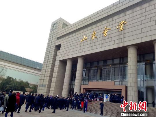 山东两会聚焦工业转型升级 以清洁能源带动绿色发展.jpg